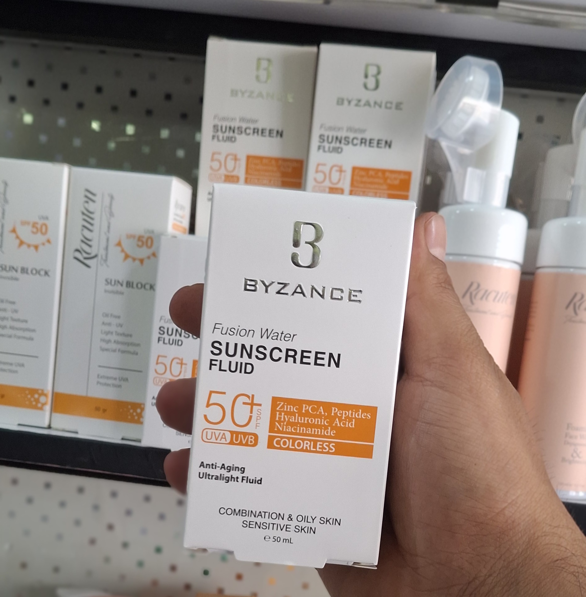 فلوئید ضدآفتاب فیوژن واتر SPF50 بیزانس