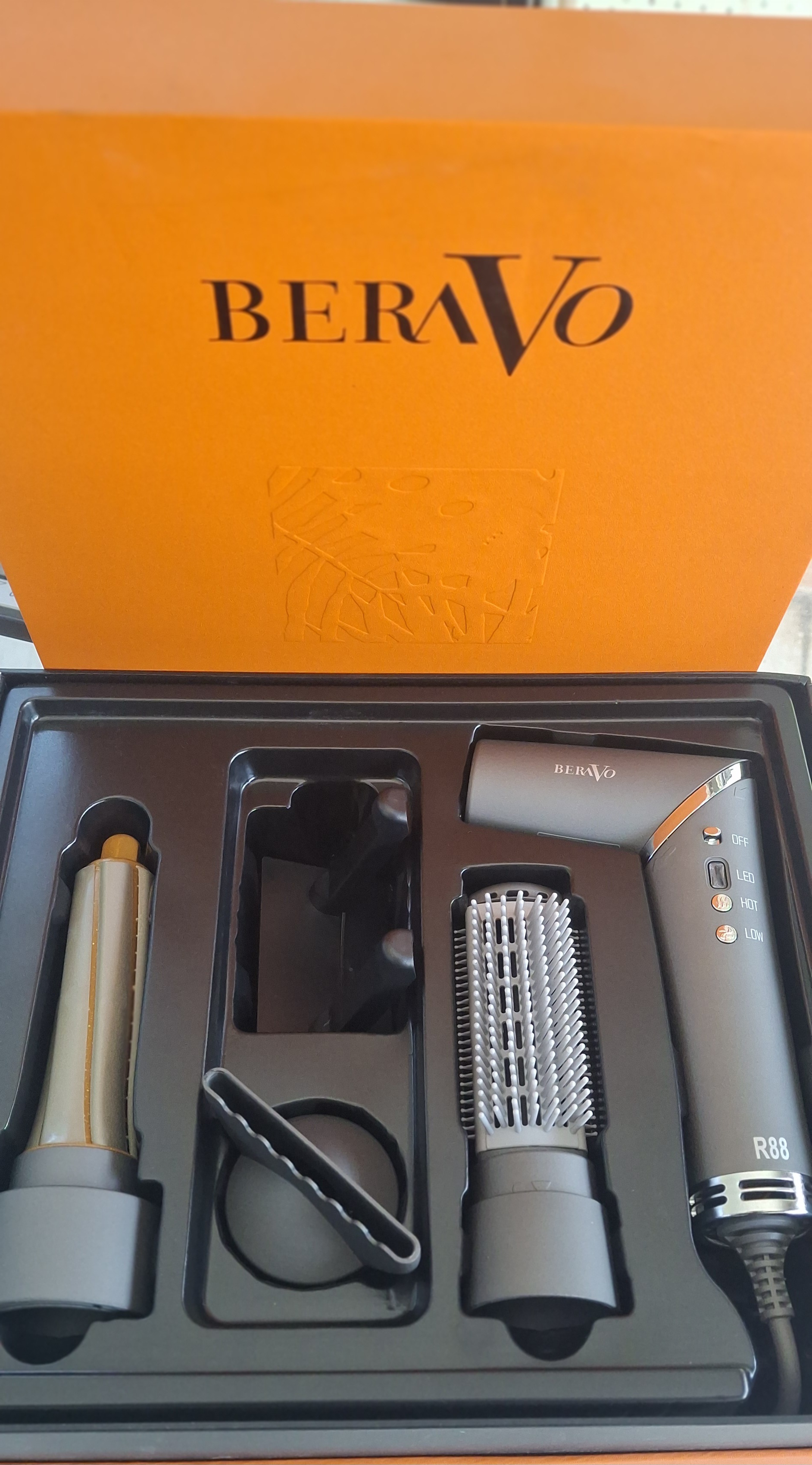 سشوار موتور جت (BERAVO) مدل R88